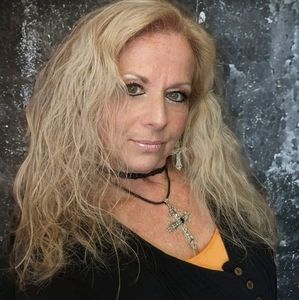 Meet your Posher, Laurie